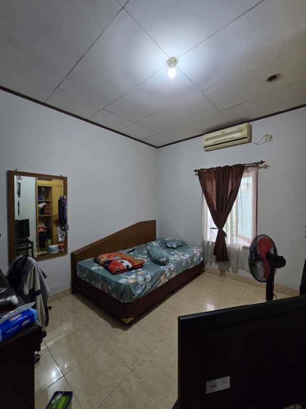 rumah second posisi hook di pondok kelapa jaktim