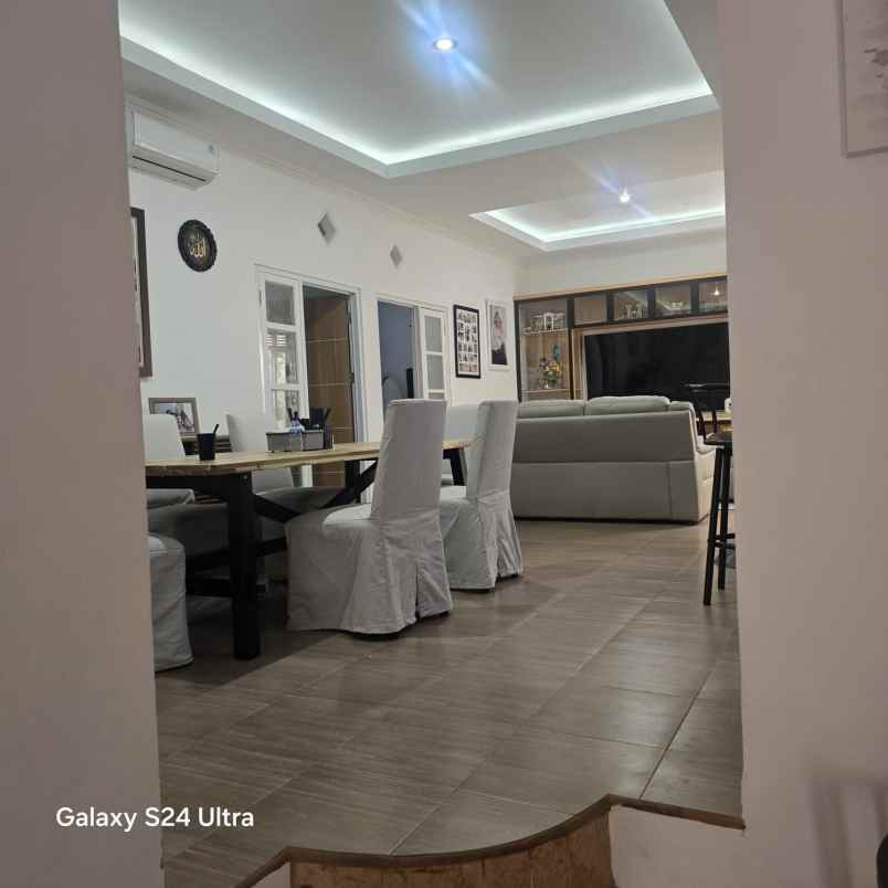 rumah second terawat di cinere depok