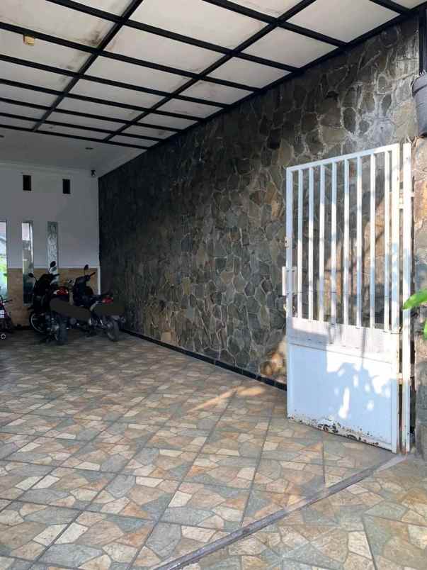 rumah siap huni dan semi furnish lokasi teluk bayur