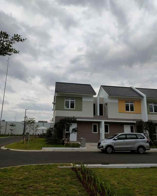rumah strategis parkir leluasa di summarecon