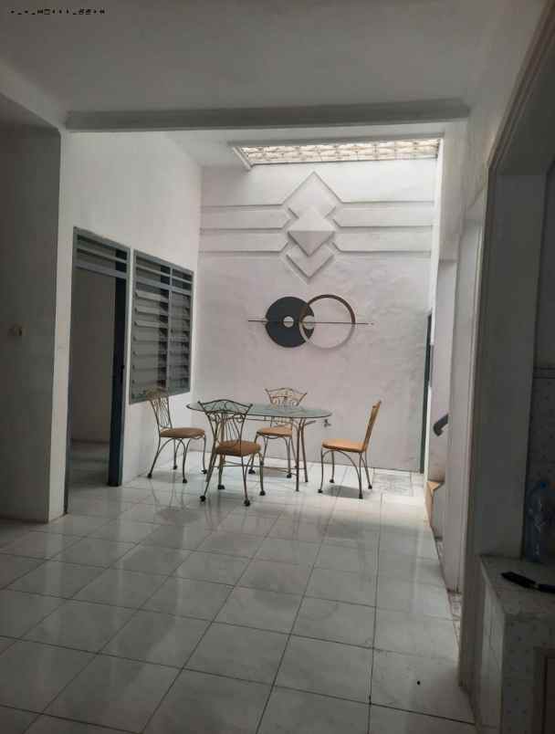 rumah sutorejo timur strategis siap huni