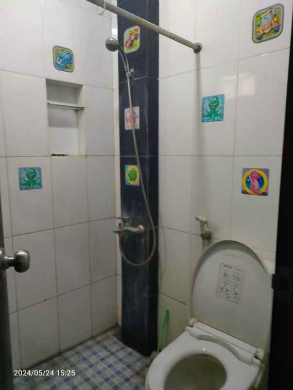 rumah taman holis indah