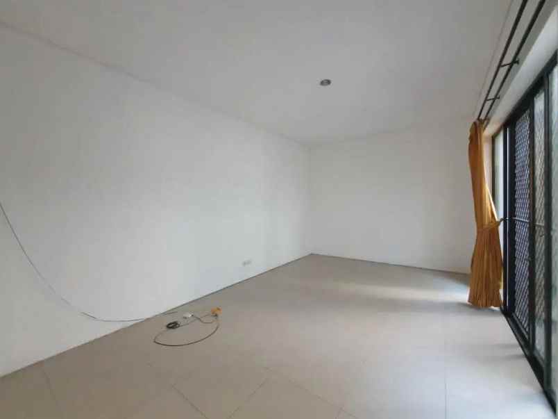 sewa rumah royal residence strategis