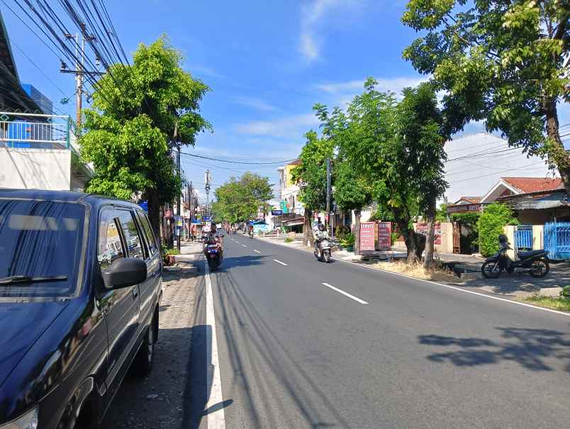 tanah dan bekas toko lamper tengah raya