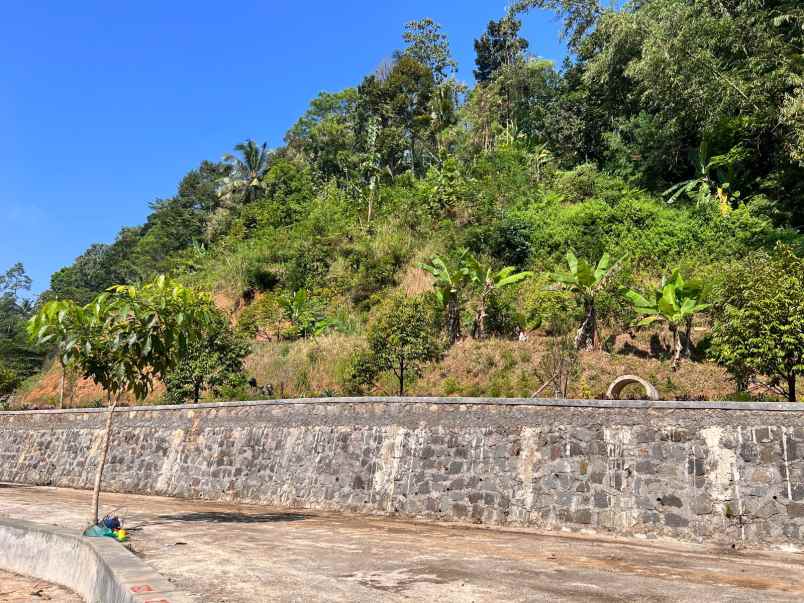 tanah dekat telaga ngargoyoso karanganyar