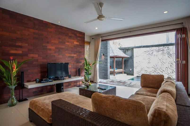 villa di seminyak bali dekat sunset road