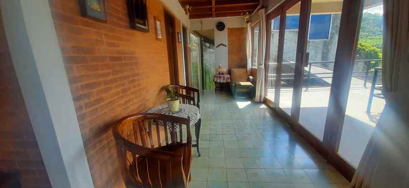 villa gaya industrial di ciumbuleuit view kota bandung