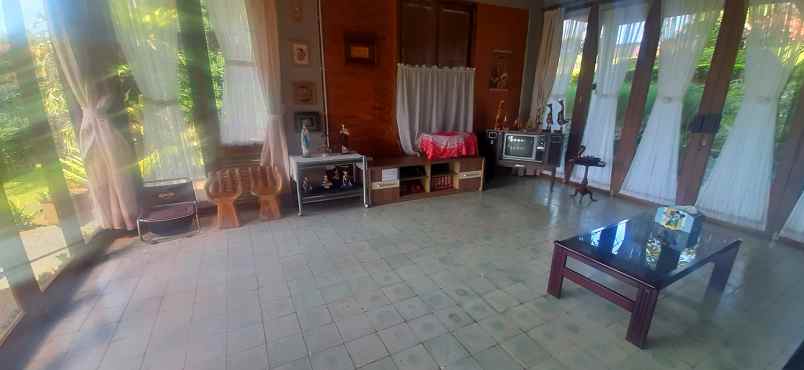 villa gaya industrial di ciumbuleuit view kota bandung