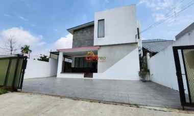 792. Rumah Minimalis Modern di Setraduta - Bandung