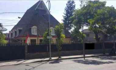 bangunan komersial di raya diponegoro sby pusat