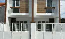 brand new house dua lantai klampis semolo sukolilo