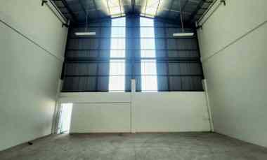 dijual disewakan gudang di manyar jipe