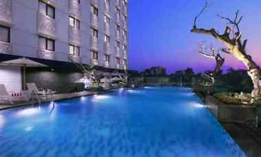 dijual hotel bintang 4 di malioboro ada kolam renang