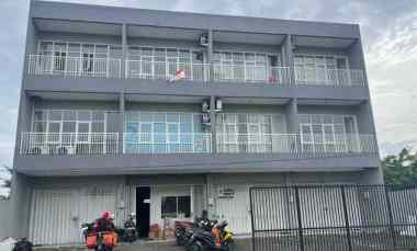 Murah Ruko 3 Lantai Dian Istana Wiyung, Kawasan Ramai Surabaya Barat