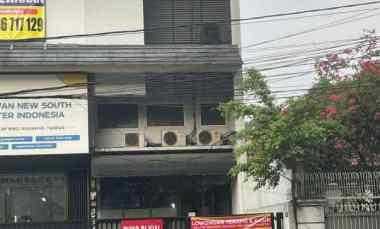 Ruko 3,5 Lantai Pinggir Jalan Raya Boulevard Gandaria Siap Pakai