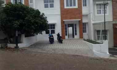 dijual rumah 18 land residence