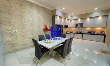 dijual rumah 2 5 tingkat di komplek cemara hijau medan