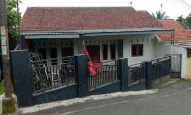 Dijual Rumah 2 Lantai 1 menit ke Kampus Unwiku