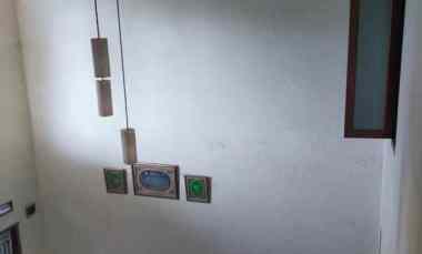 dijual rumah 2 lantai