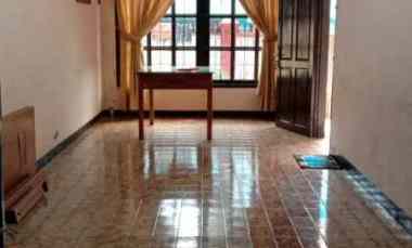 dijual rumah 2 lantai di pondok kelapa