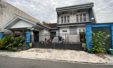 dijual rumah 2 lantai di solo