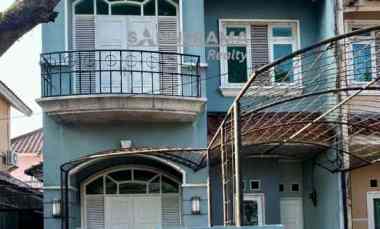dijual rumah 2 lantai di telaga kahuripan bogor