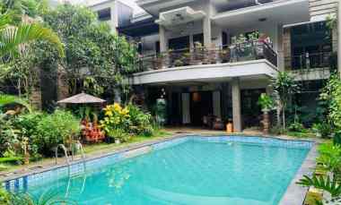 Dijual Rumah 2 Lantai Full Furnish, Ada Swimming Pool