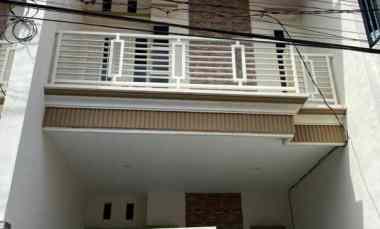 gambar dijual rumah 2 lantai setro baru