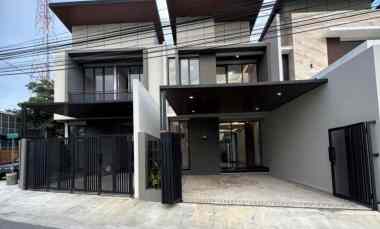 dijual rumah 2 lantai siap huni jakal km 13