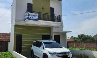 dijual rumah 2 lantai vila indah pulorejo mojokerto
