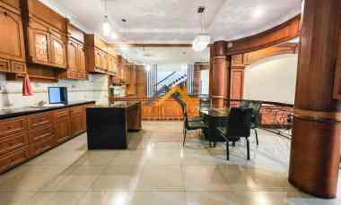 dijual rumah 3 tingkat di komplek padang golf mansion