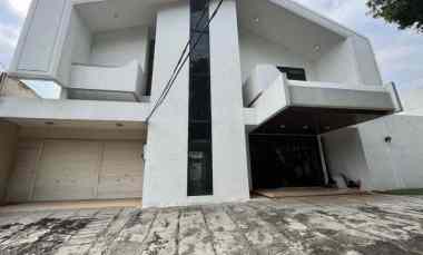 dijual rumah ada kolam renang di mampang