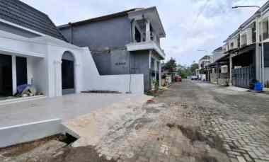 Dijual Rumah American Classic di Banyumanik Semarang