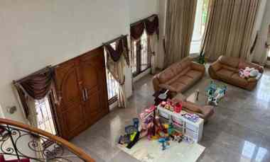 dijual rumah araya 1