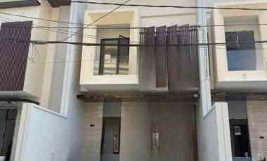 dijual rumah araya