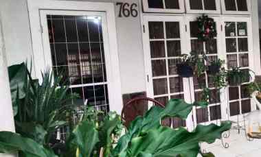 dijual rumah asri strateg di perumahan mega cinere