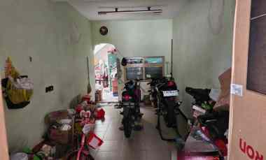 Rumah1,5 Lantai, Semi Furnished, sudah Renov di Babatan Pantai