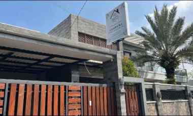 dijual rumah bagus 2 lantai hook lokasi bandung