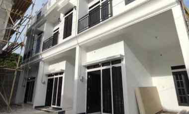 dijual rumah balekambang
