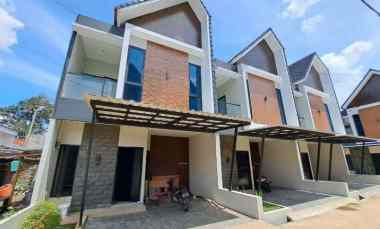 dijual rumah bambu apus