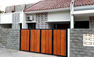 dijual rumah bambu apus