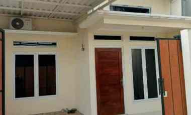 dijual rumah bambu apus cipayung