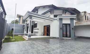 dijual rumah bambu apus cipayung