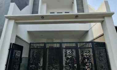 dijual rumah baru dengan rofftop 3 lantai siap huni