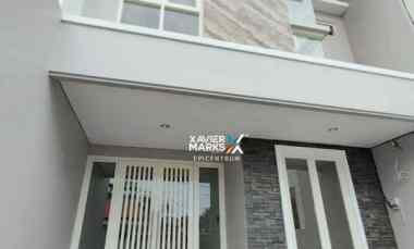 dijual rumah baru gress di manyar dekat galaxy mall