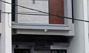 Rumah Dijual di Manyar Jaya