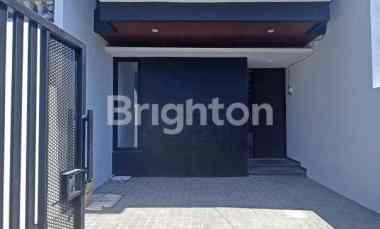 Rumah 2 Lantai Scandinavian Baru di Baruk Rungkut Row Jalan 3 Mobil