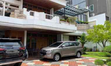 Rumah Mewah Pusat Kota dekat Tunjungan Plaza, Basuki Rahmat