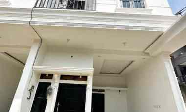 Rumah 2 Lt Dgn Rooftop di Kramatjati dekat PGC, Tol Cawang, Simatupang