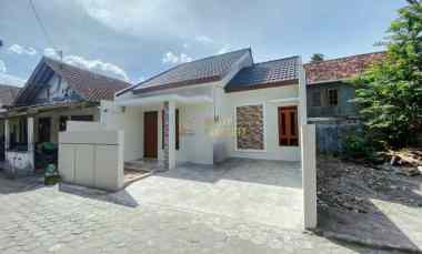 dijual rumah baturetno